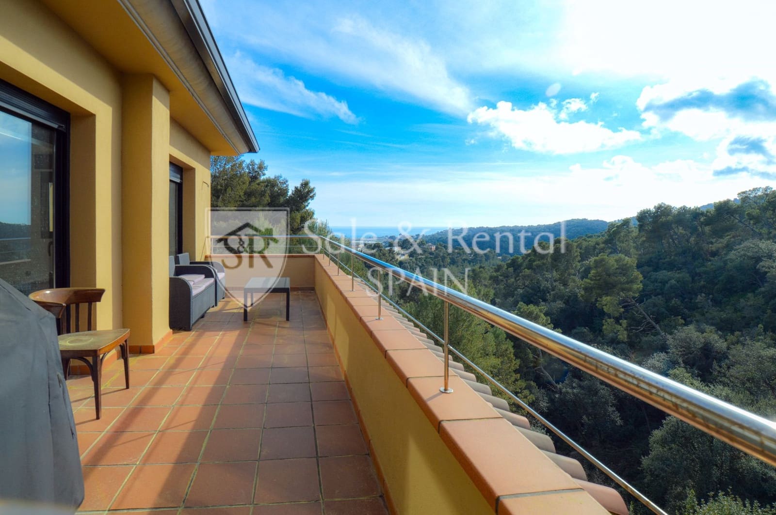 5 bedroom Villa for sale in Santa Susanna - € 539,000 (Ref: 9721041)