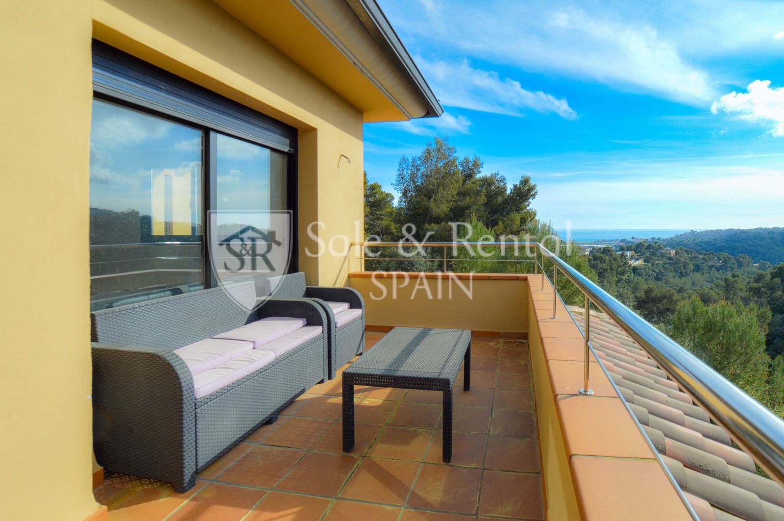 5 bedroom Villa for sale in Santa Susanna - € 539,000 (Ref: 9721041)