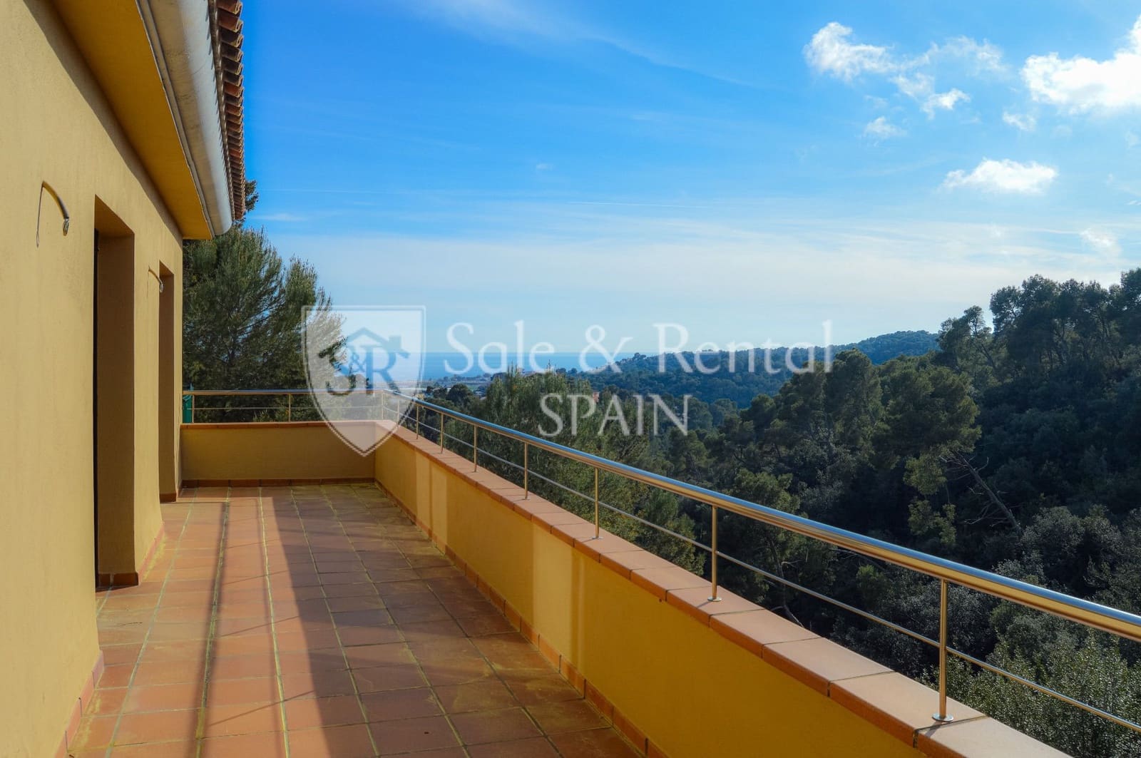 5 bedroom Villa for sale in Santa Susanna - € 539,000 (Ref: 9721041)