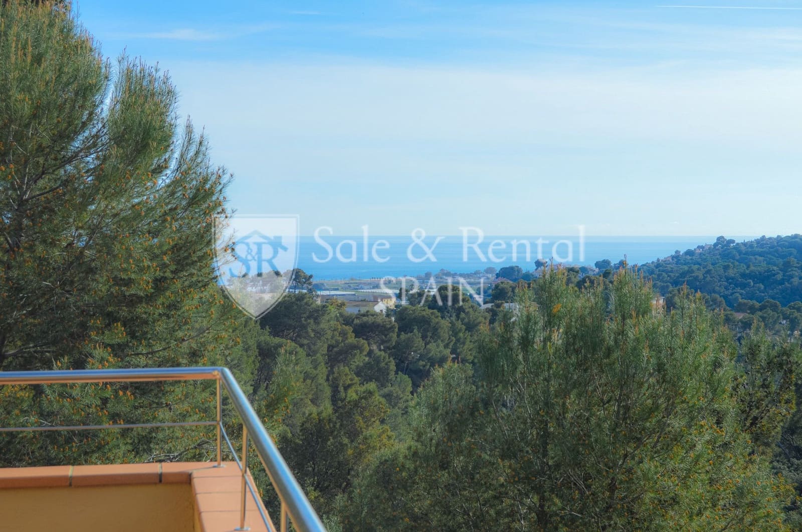 5 bedroom Villa for sale in Santa Susanna - € 539,000 (Ref: 9721041)