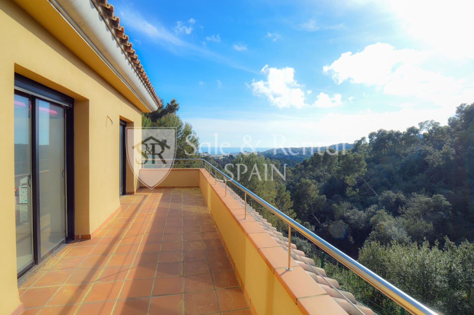 5 bedroom Villa for sale in Santa Susanna - € 539,000 (Ref: 9721041)