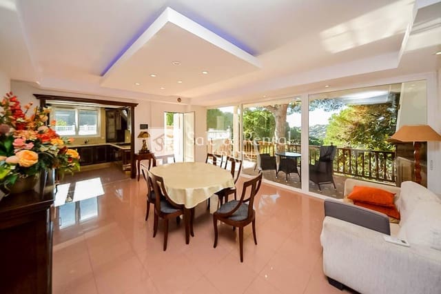 Chalet de 6 habitaciones en Canyelles, Lloret de Mar en venta con piscina garaje - 790.000 € (Ref: 9731639)