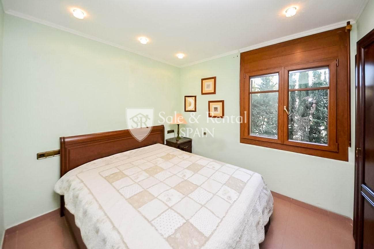 Chalet de 6 habitaciones en Lloret de Mar en venta con piscina garaje - 790.000 € (Ref: 9731639)