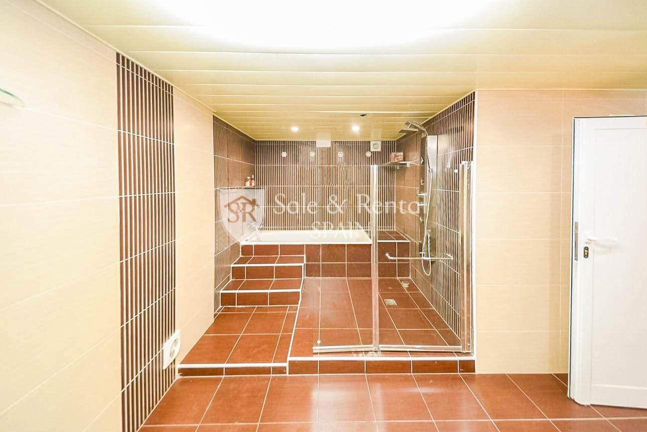 Chalet de 6 habitaciones en Lloret de Mar en venta con piscina garaje - 790.000 € (Ref: 9731639)