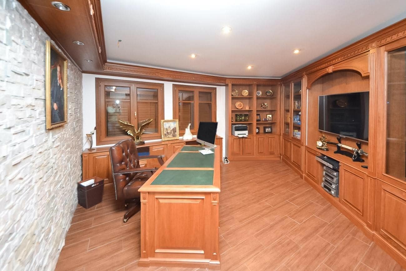 Chalet de 6 habitaciones en Lloret de Mar en venta con piscina garaje - 790.000 € (Ref: 9731639)