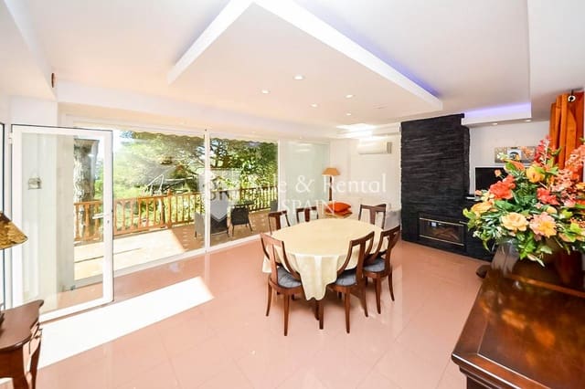 Chalet de 6 habitaciones en Canyelles, Lloret de Mar en venta con piscina garaje - 790.000 € (Ref: 9731639)