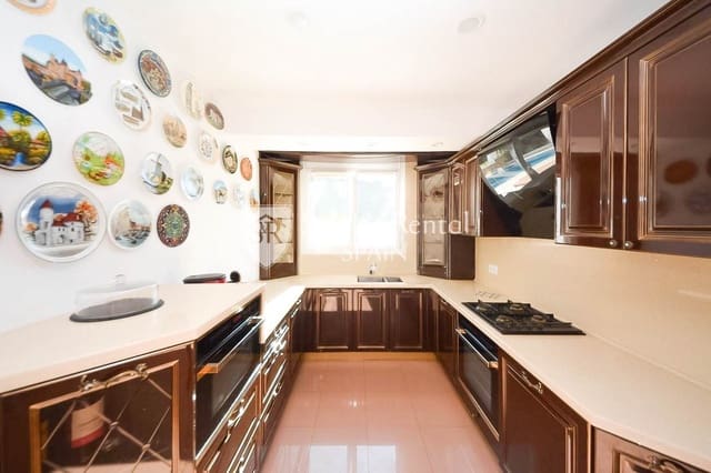 Chalet de 6 habitaciones en Canyelles, Lloret de Mar en venta con piscina garaje - 790.000 € (Ref: 9731639)