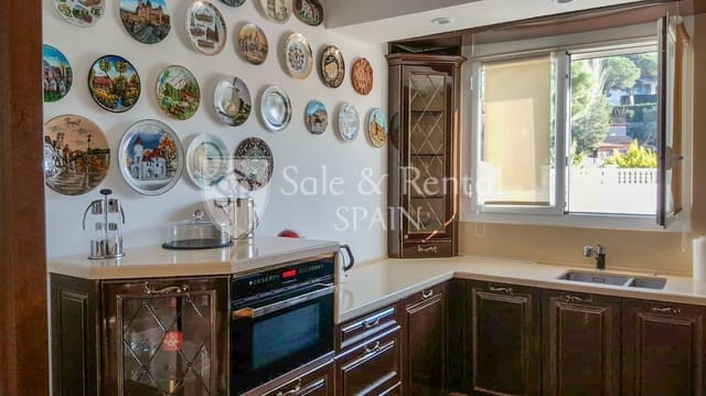 5 quarto Moradia para venda em Canyelles, Lloret de Mar com piscina garagem - 530 000 € (Ref: 9735074)