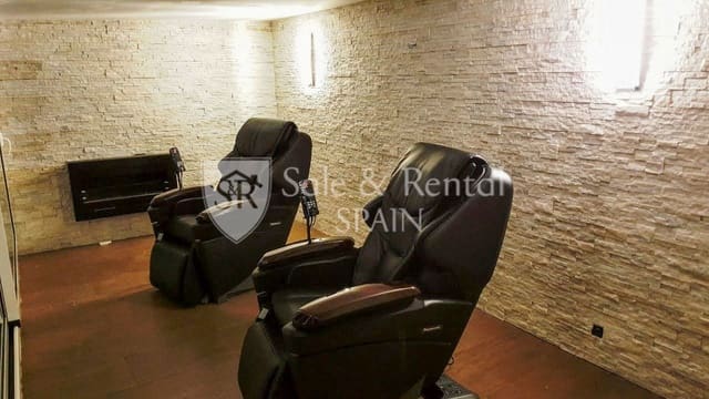 5 quarto Moradia para venda em Canyelles, Lloret de Mar com piscina garagem - 530 000 € (Ref: 9735074)