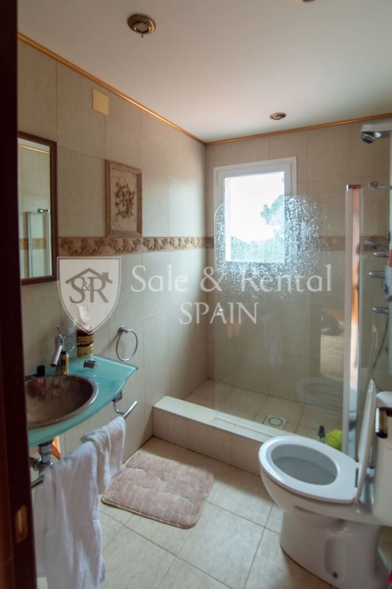 5 bedroom Villa for sale in Lloret de Mar with pool garage - € 530,000 (Ref: 9735074)