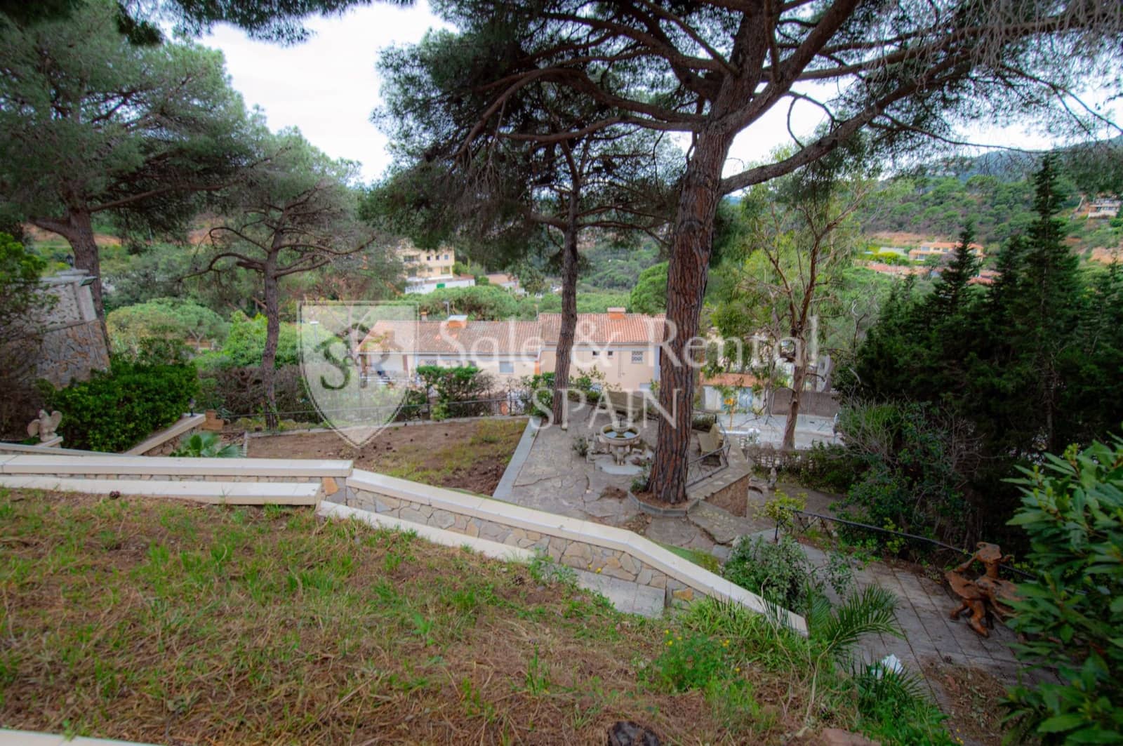 5 bedroom Villa for sale in Lloret de Mar with pool garage - € 530,000 (Ref: 9735074)