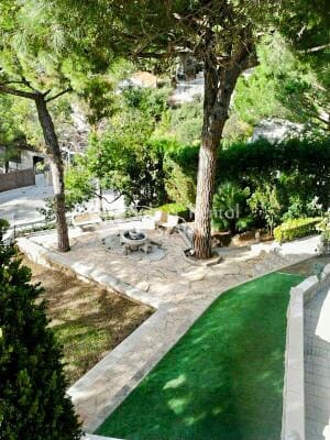 6 soveværelse Villa til salg i Canyelles, Lloret de Mar med swimmingpool garage - € 320.000 (Ref: 9735075)