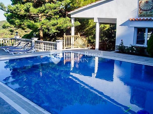 6 soveværelse Villa til salg i Lloret de Mar med swimmingpool garage - € 320.000 (Ref: 9735075)