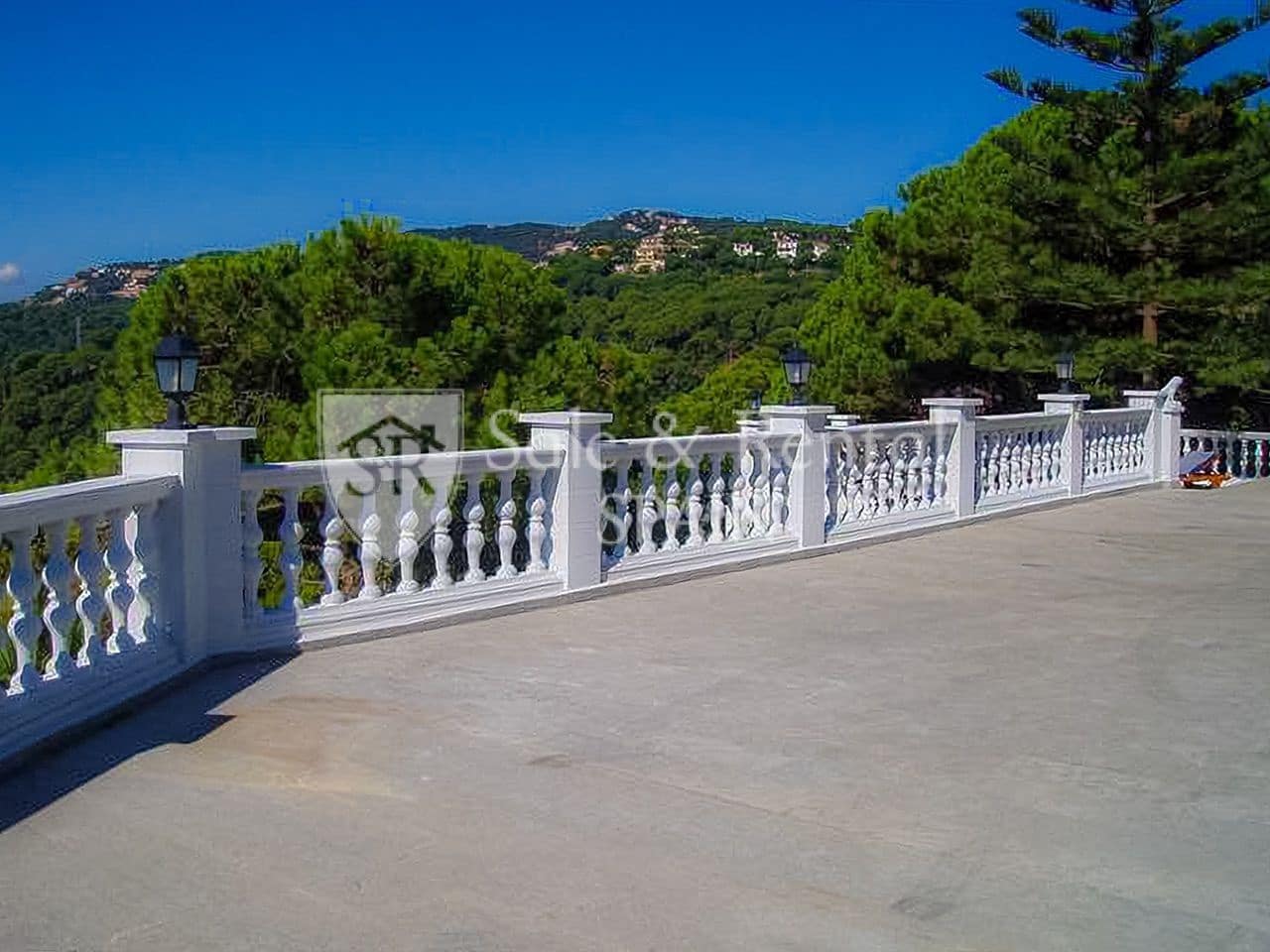 6 soveværelse Villa til salg i Lloret de Mar med swimmingpool garage - € 320.000 (Ref: 9735075)