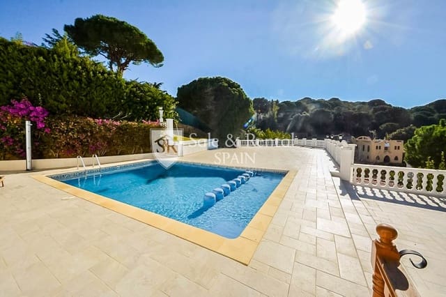 6 soveværelse Villa til salg i Canyelles, Lloret de Mar med swimmingpool garage - € 320.000 (Ref: 9735075)