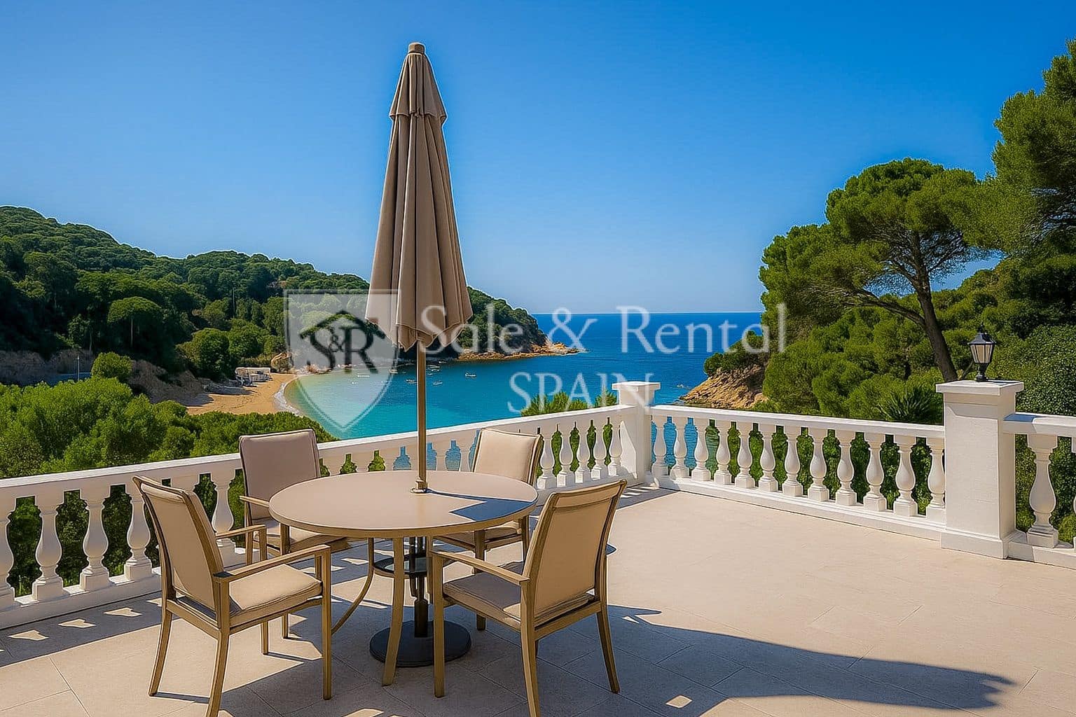 6 soveværelse Villa til salg i Lloret de Mar med swimmingpool garage - € 320.000 (Ref: 9735075)