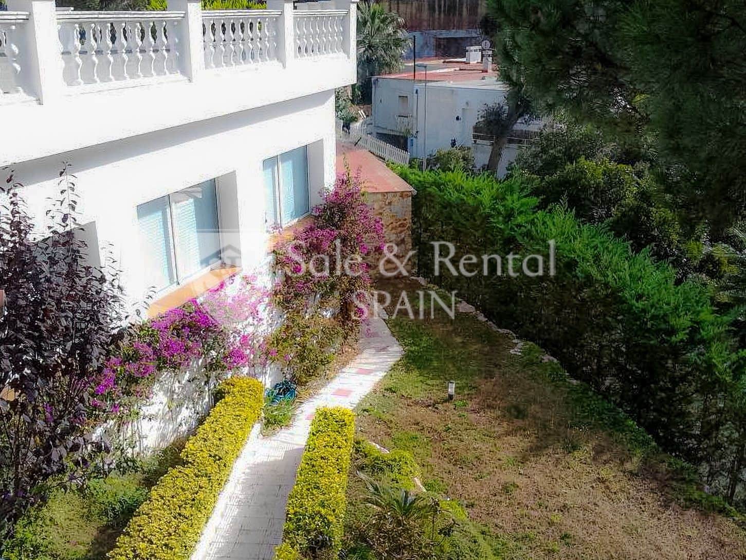 6 soveværelse Villa til salg i Lloret de Mar med swimmingpool garage - € 320.000 (Ref: 9735075)