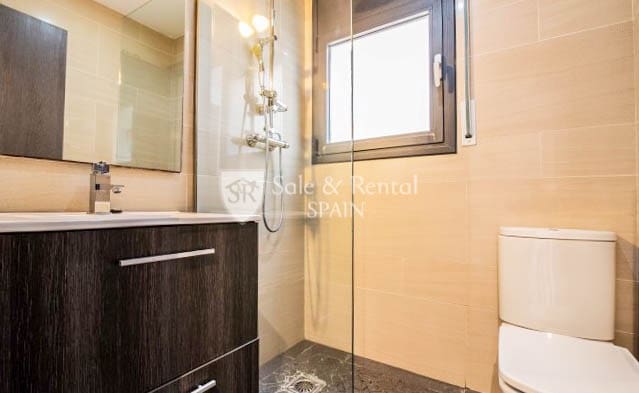 4 chambre Villa/Maison à vendre à Lloret de Mar avec garage - 550 000 € (Ref: 9737876)