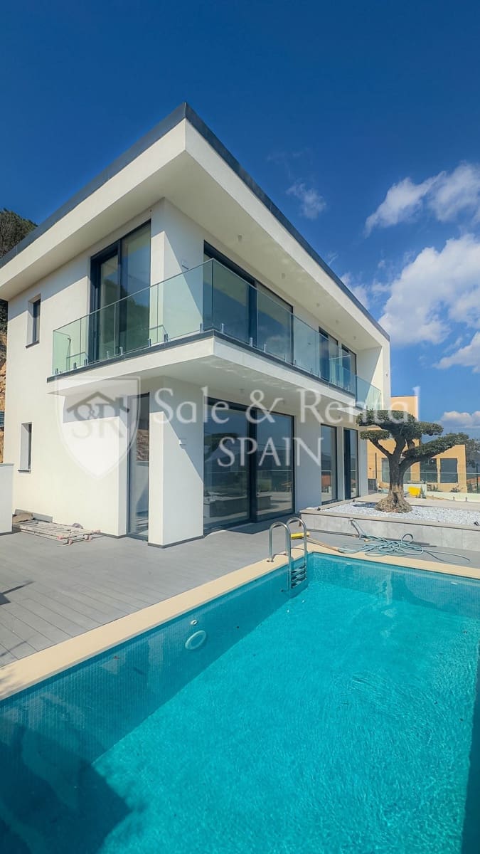 3 soveværelse Villa til salg i Lloret de Mar med garage - € 777.000 (Ref: 9798589)