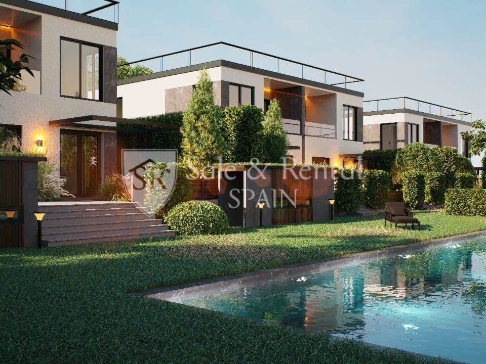 3 makuuhuone Huvila myytävänä paikassa Lloret de Mar mukana uima-altaan 
autotalli - 830 000 € (Ref: 9803881)