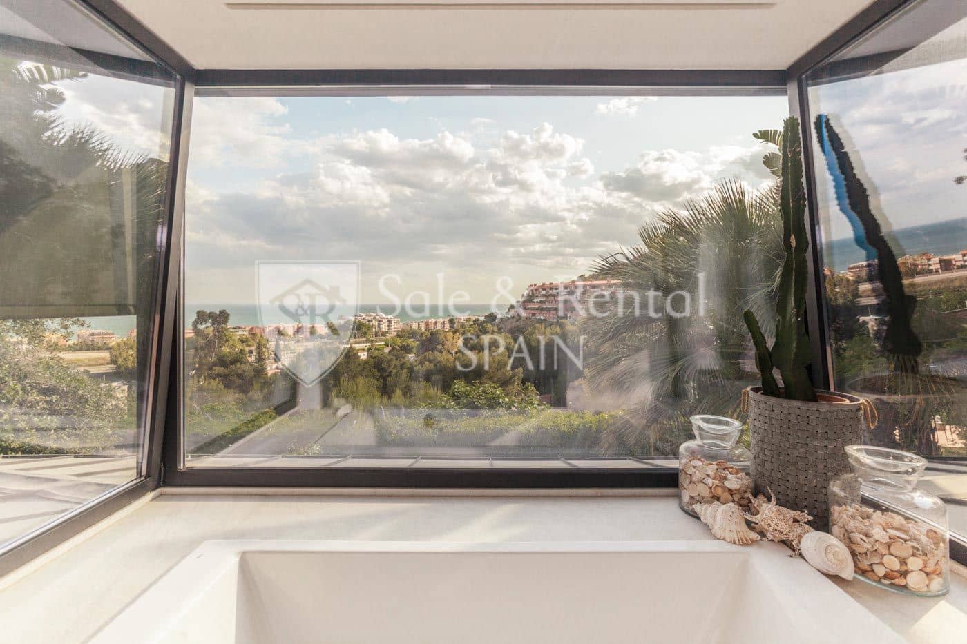 3 bedroom Villa for sale in Sitges with pool garage - € 1,950,000 (Ref: 9805964)