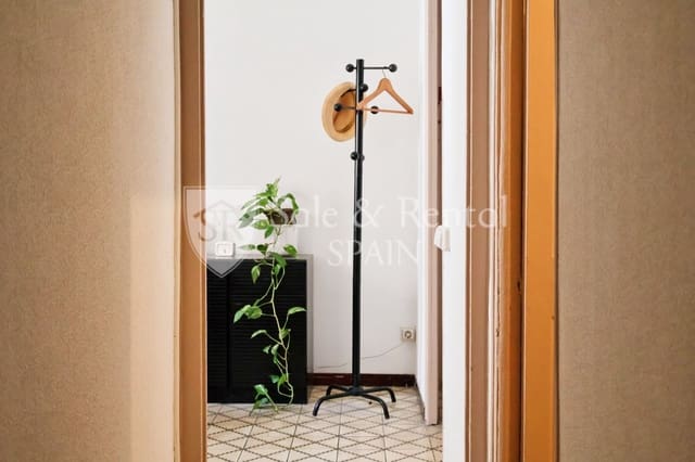 3 bedroom Villa for sale in El Barri Gòtic, Barcelona city - € 259,000 (Ref: 9807565)