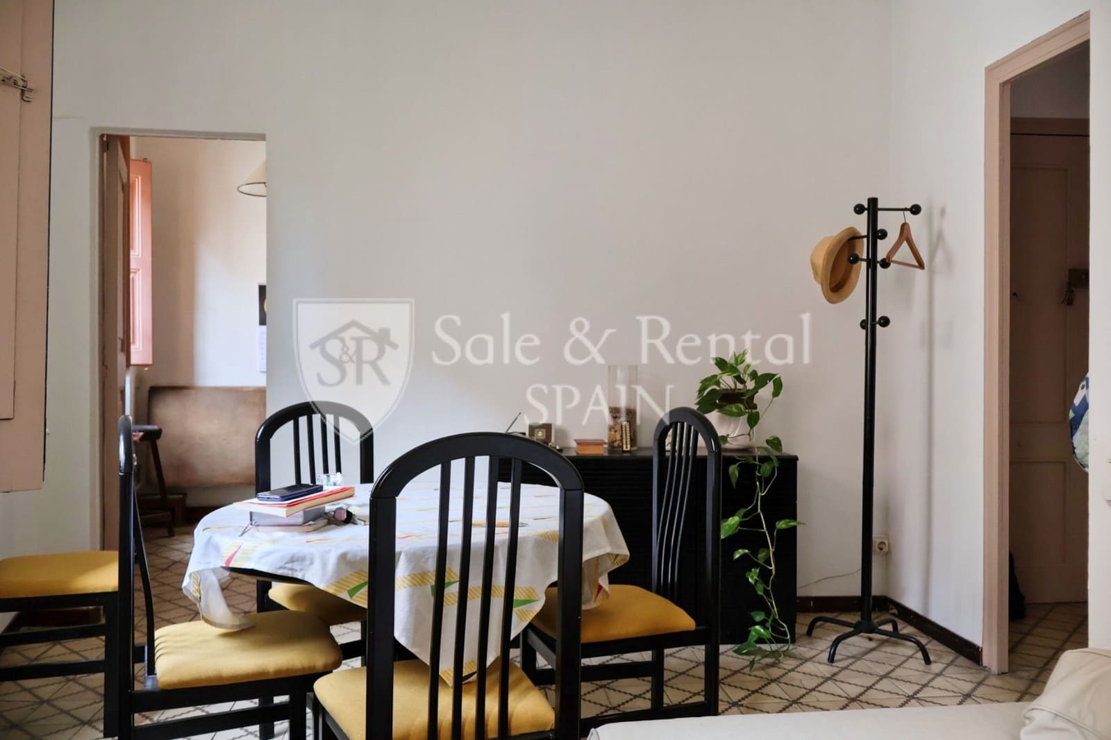 3 bedroom Villa for sale in Barcelona city - € 259,000 (Ref: 9807565)