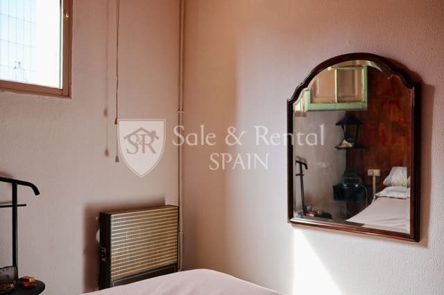 3 bedroom Villa for sale in El Barri Gòtic, Barcelona city - € 259,000 (Ref: 9807565)