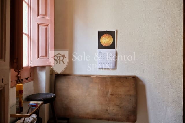 3 bedroom Villa for sale in El Barri Gòtic, Barcelona city - € 259,000 (Ref: 9807565)