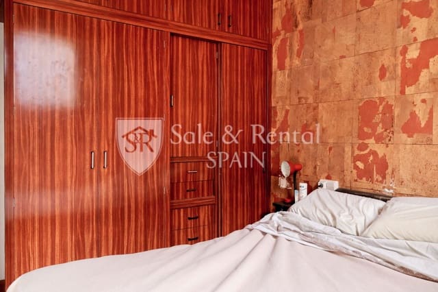 3 bedroom Villa for sale in El Barri Gòtic, Barcelona city - € 259,000 (Ref: 9807565)