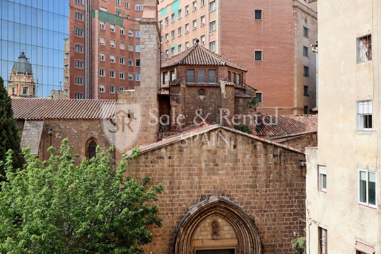 3 bedroom Villa for sale in Barcelona city - € 259,000 (Ref: 9807565)