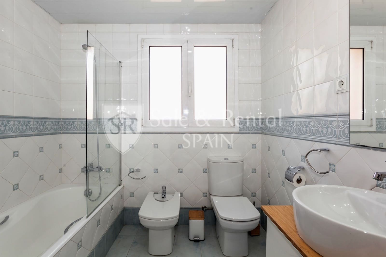 6 sovrum Villa till salu i Gava med pool garage - 2 650 000 € (Ref: 9807566)