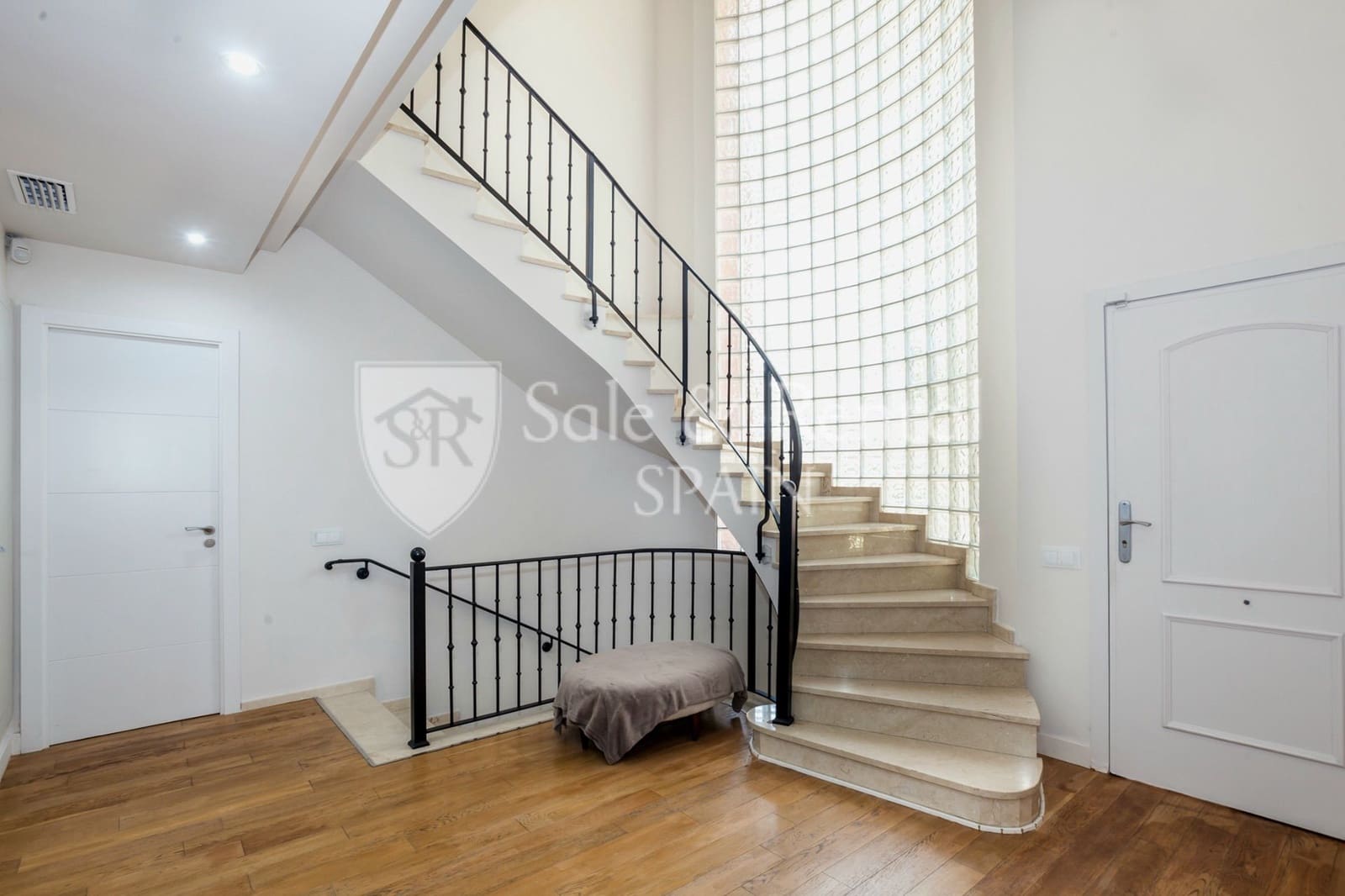 6 sovrum Villa till salu i Gava med pool garage - 2 650 000 € (Ref: 9807566)