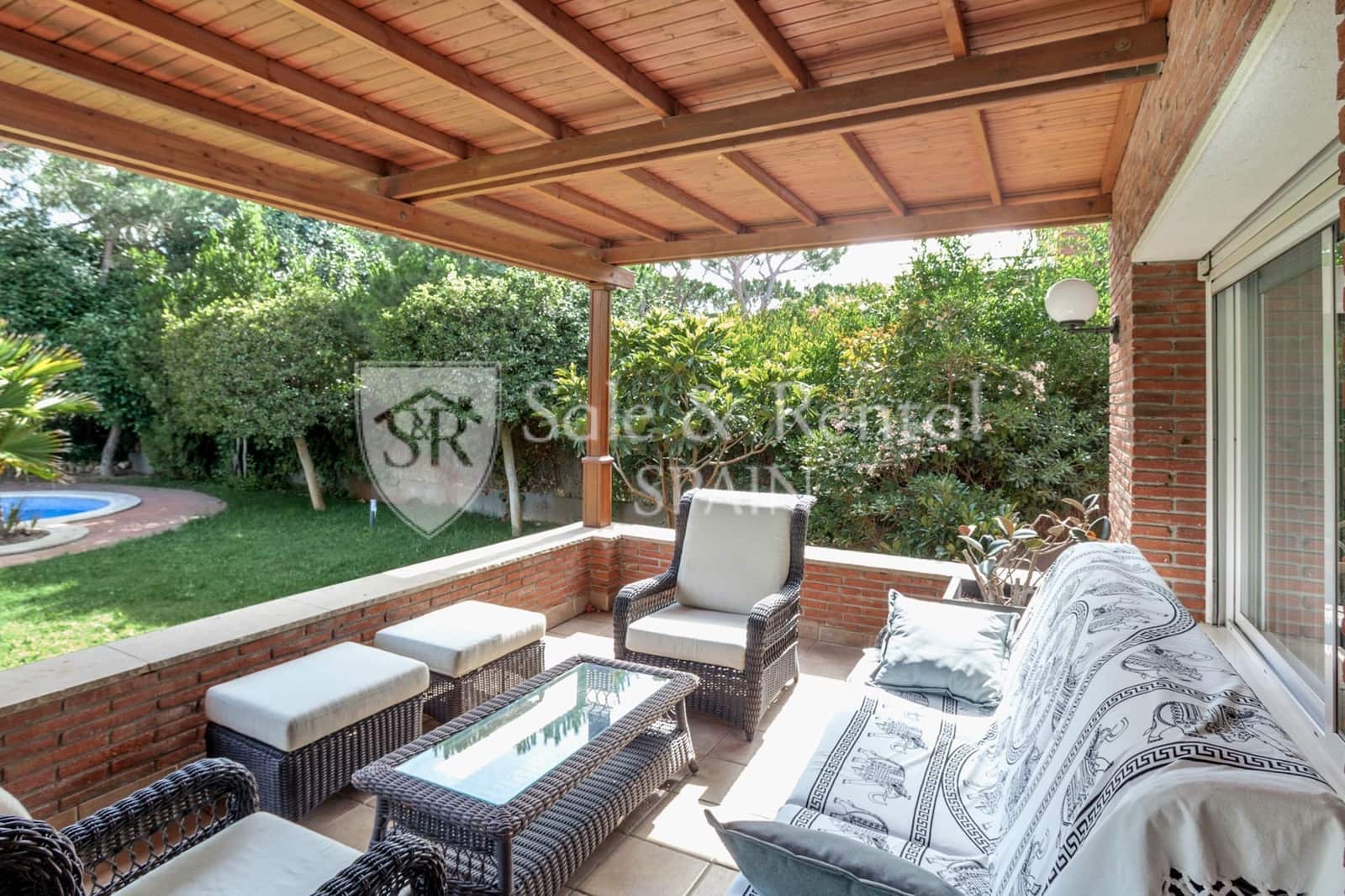 6 sovrum Villa till salu i Gava med pool garage - 2 650 000 € (Ref: 9807566)