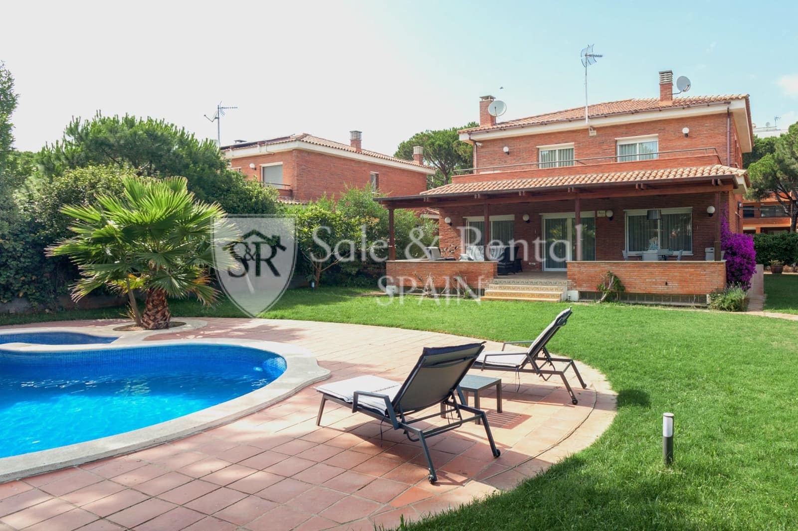 6 sovrum Villa till salu i Gava med pool garage - 2 650 000 € (Ref: 9807566)