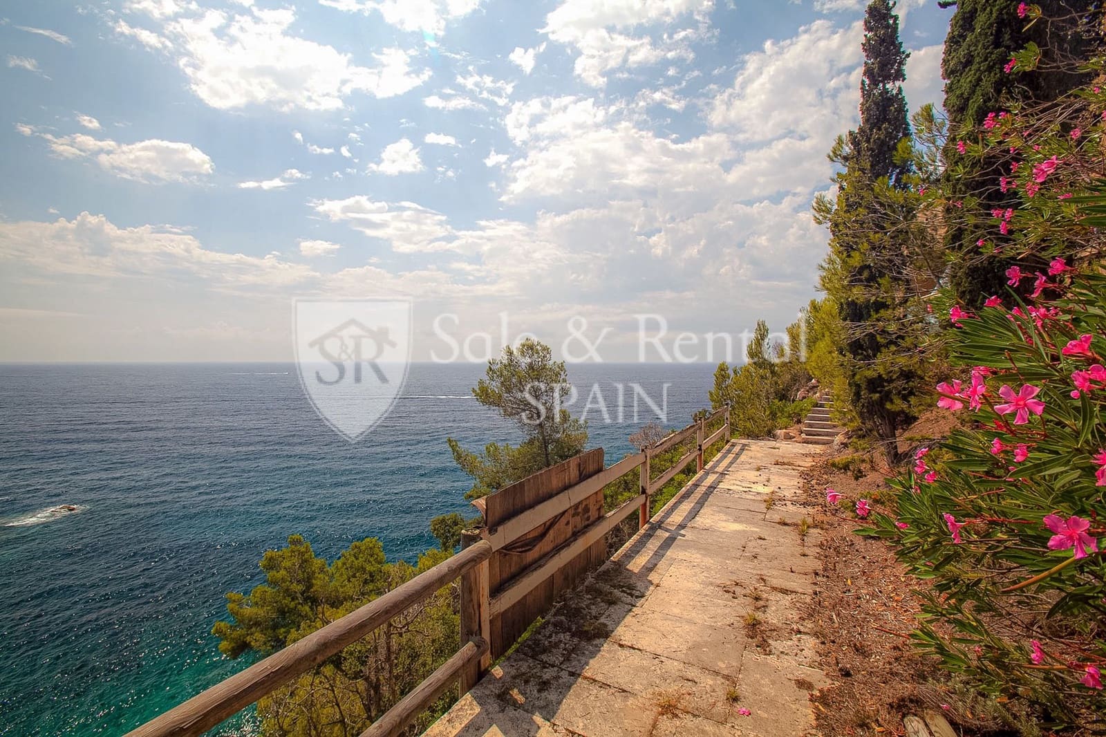 Chalet de 1 habitación en Lloret de Mar en venta con piscina - 6.500.000 € (Ref: 9807567)