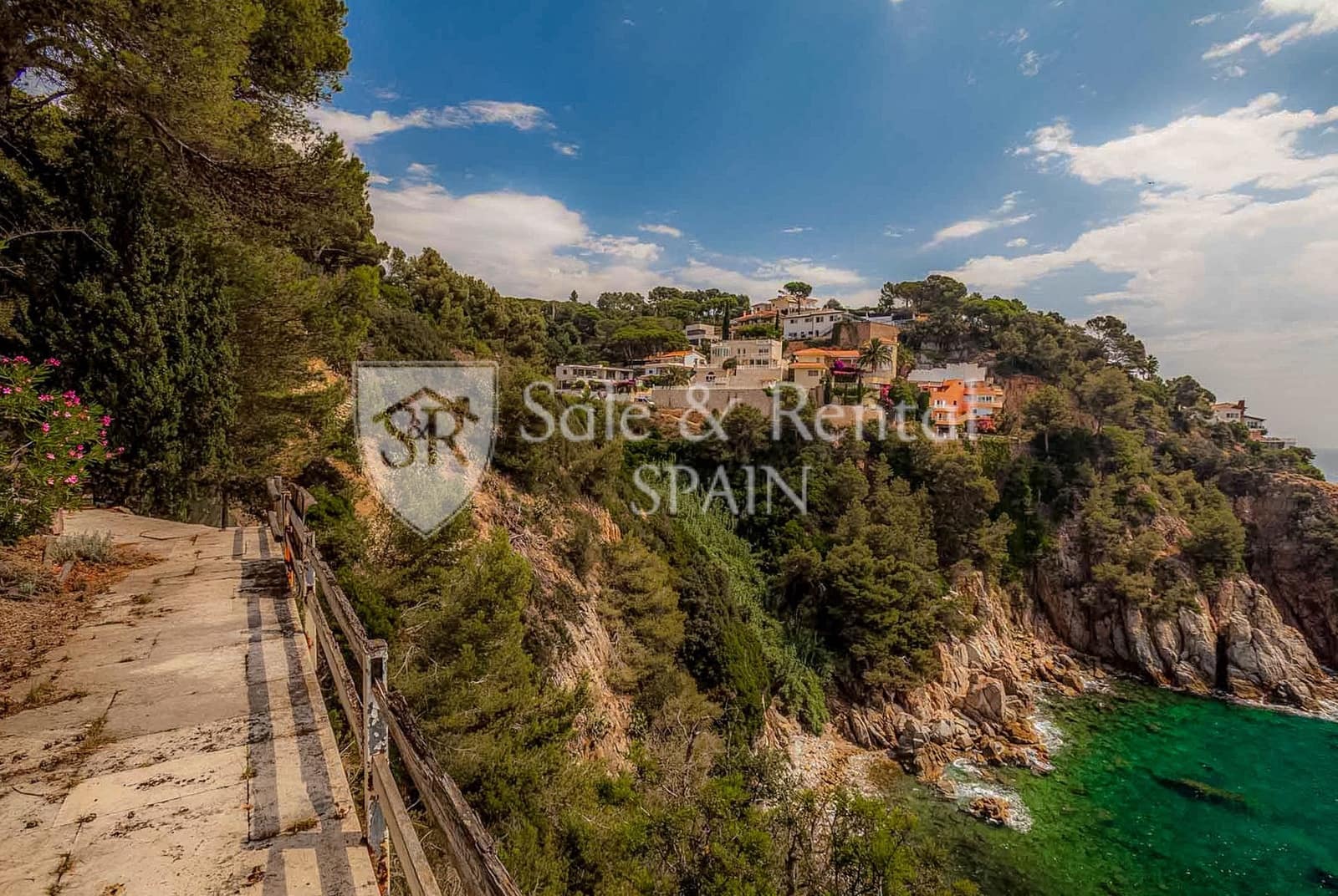 Chalet de 1 habitación en Lloret de Mar en venta con piscina - 6.500.000 € (Ref: 9807567)