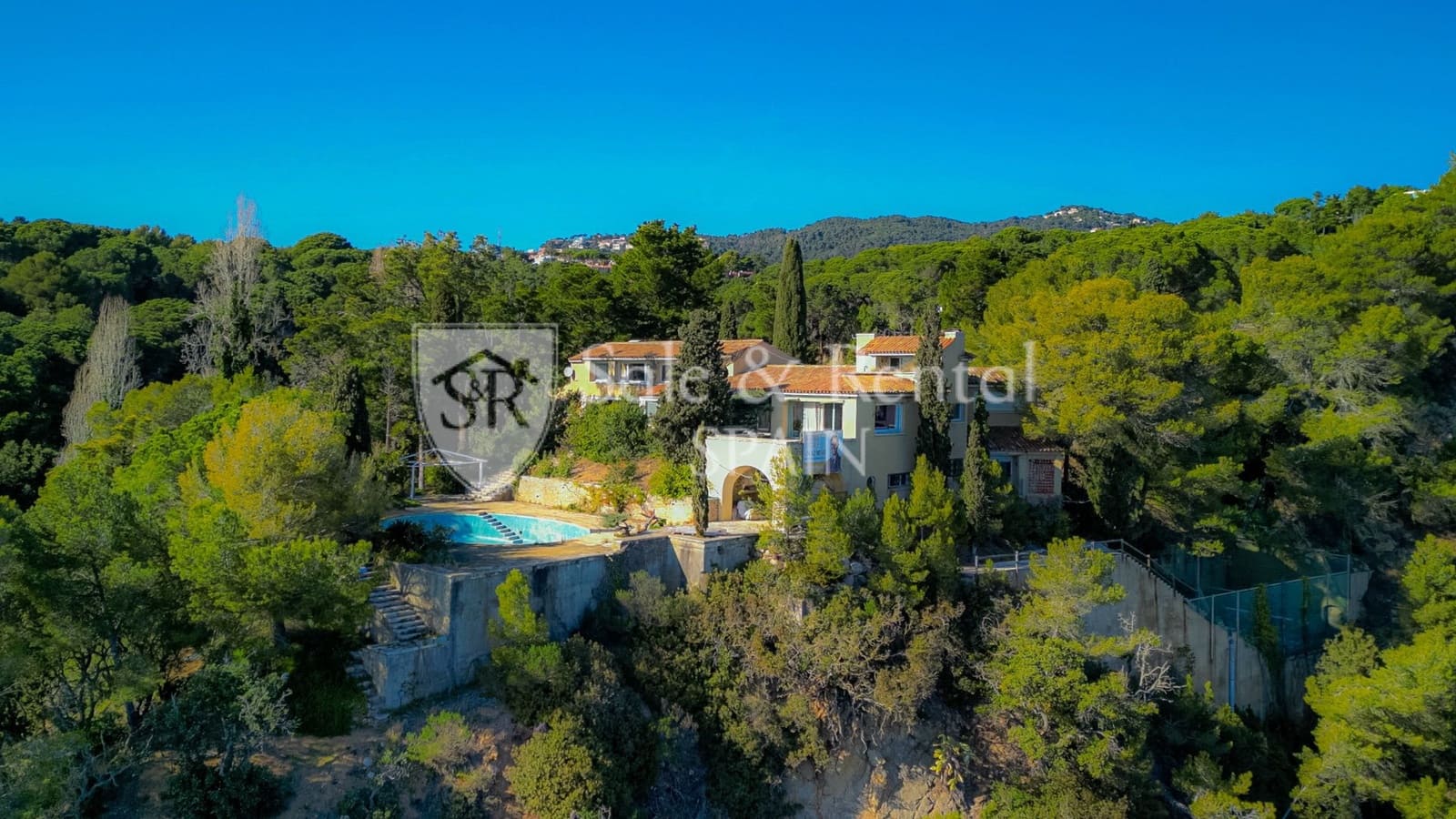 Chalet de 1 habitación en Lloret de Mar en venta con piscina - 6.500.000 € (Ref: 9807567)