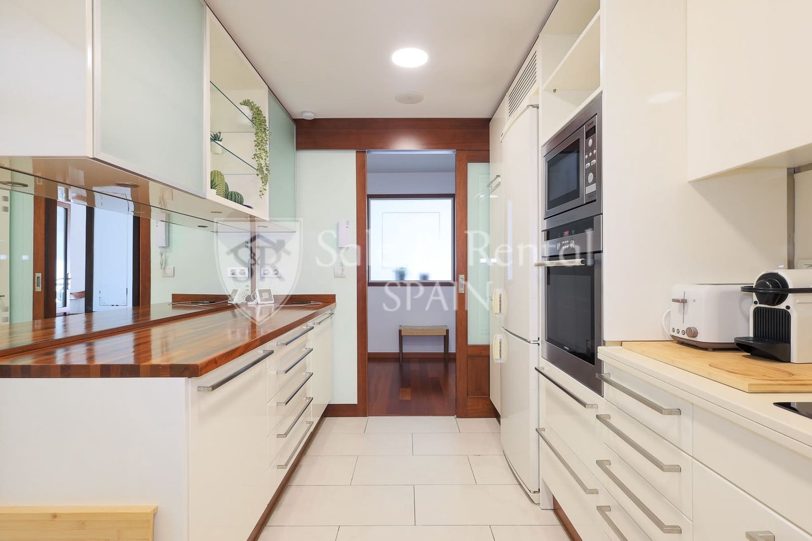 3 makuuhuone Huvila myytävänä paikassa Barcelona kaupunki mukana uima-altaan 
autotalli - 975 000 € (Ref: 9811196)
