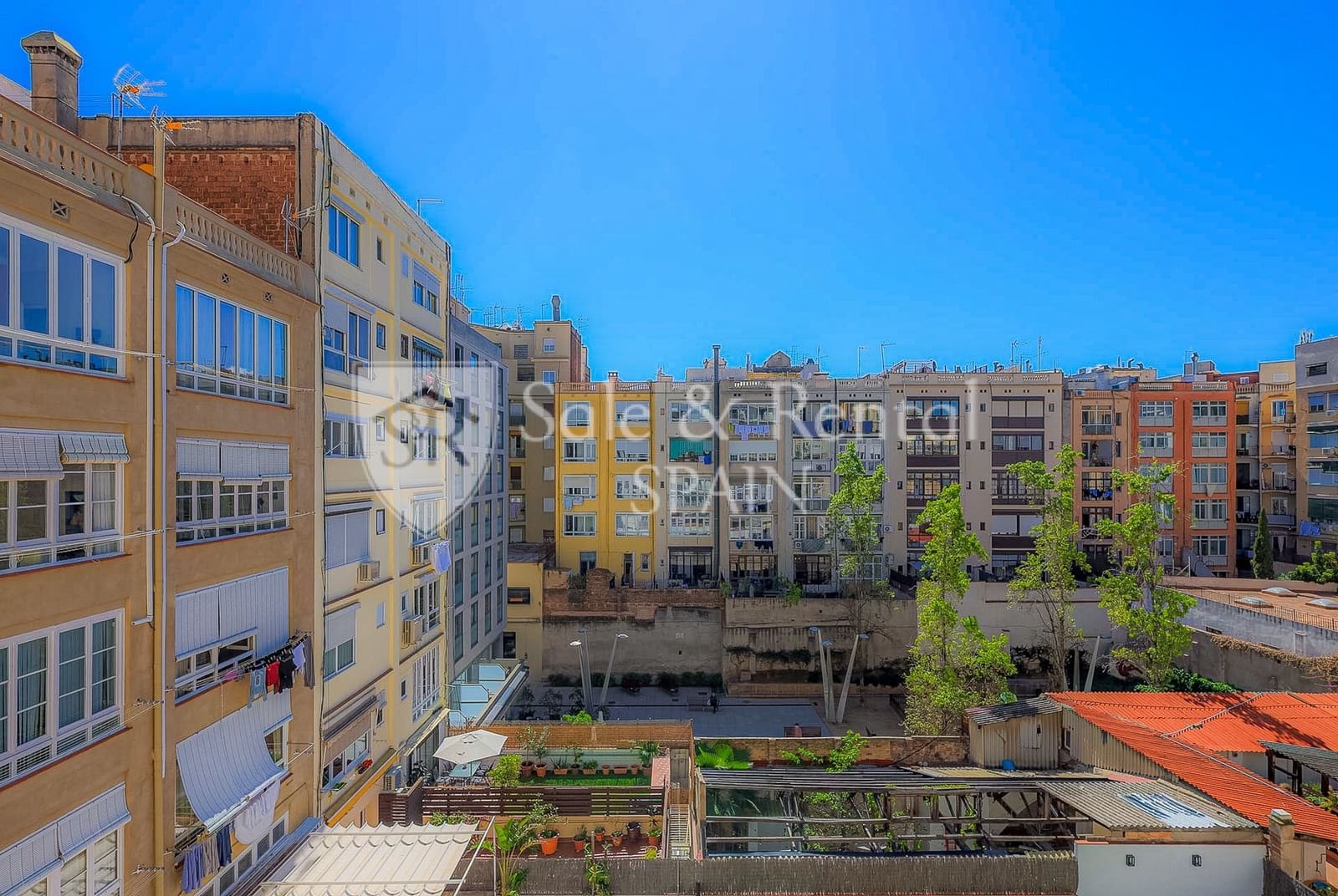 3 makuuhuone Huvila myytävänä paikassa Barcelona kaupunki mukana uima-altaan 
autotalli - 975 000 € (Ref: 9811196)