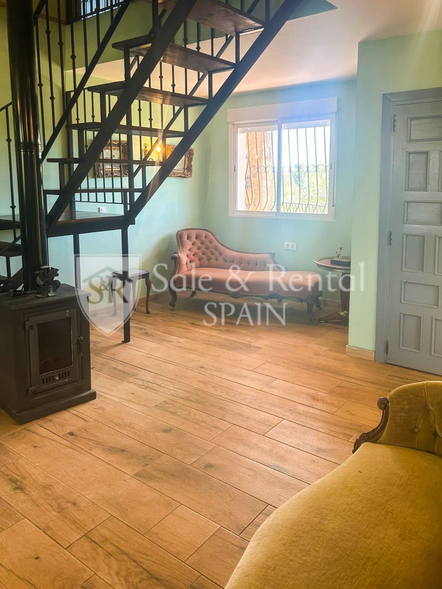 7 bedroom Villa for sale in Montserrat with pool garage - € 595,000 (Ref: 9840036)