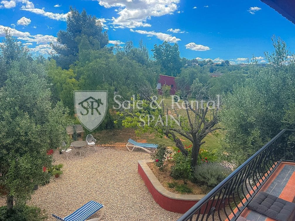 7 bedroom Villa for sale in Montserrat with pool garage - € 595,000 (Ref: 9840036)