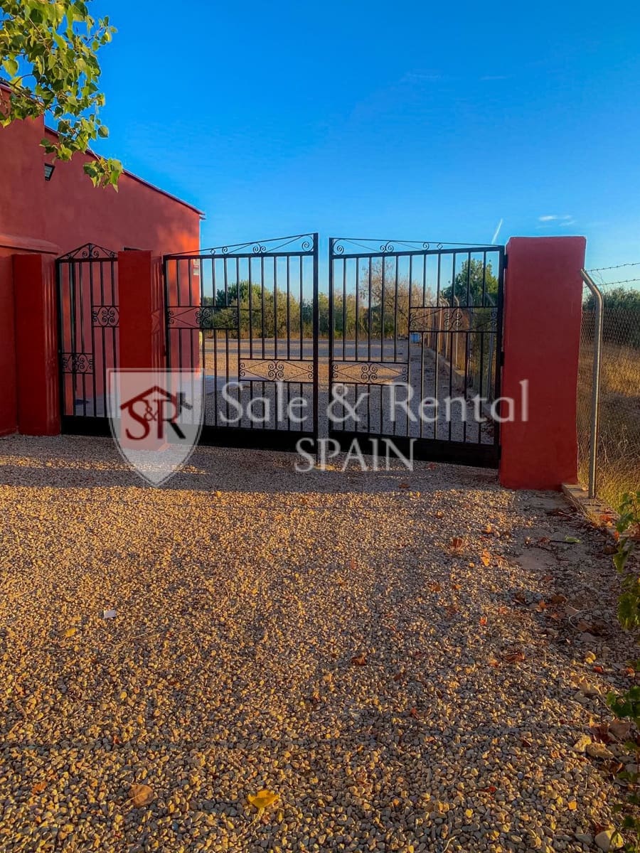 7 bedroom Villa for sale in Montserrat with pool garage - € 595,000 (Ref: 9840036)