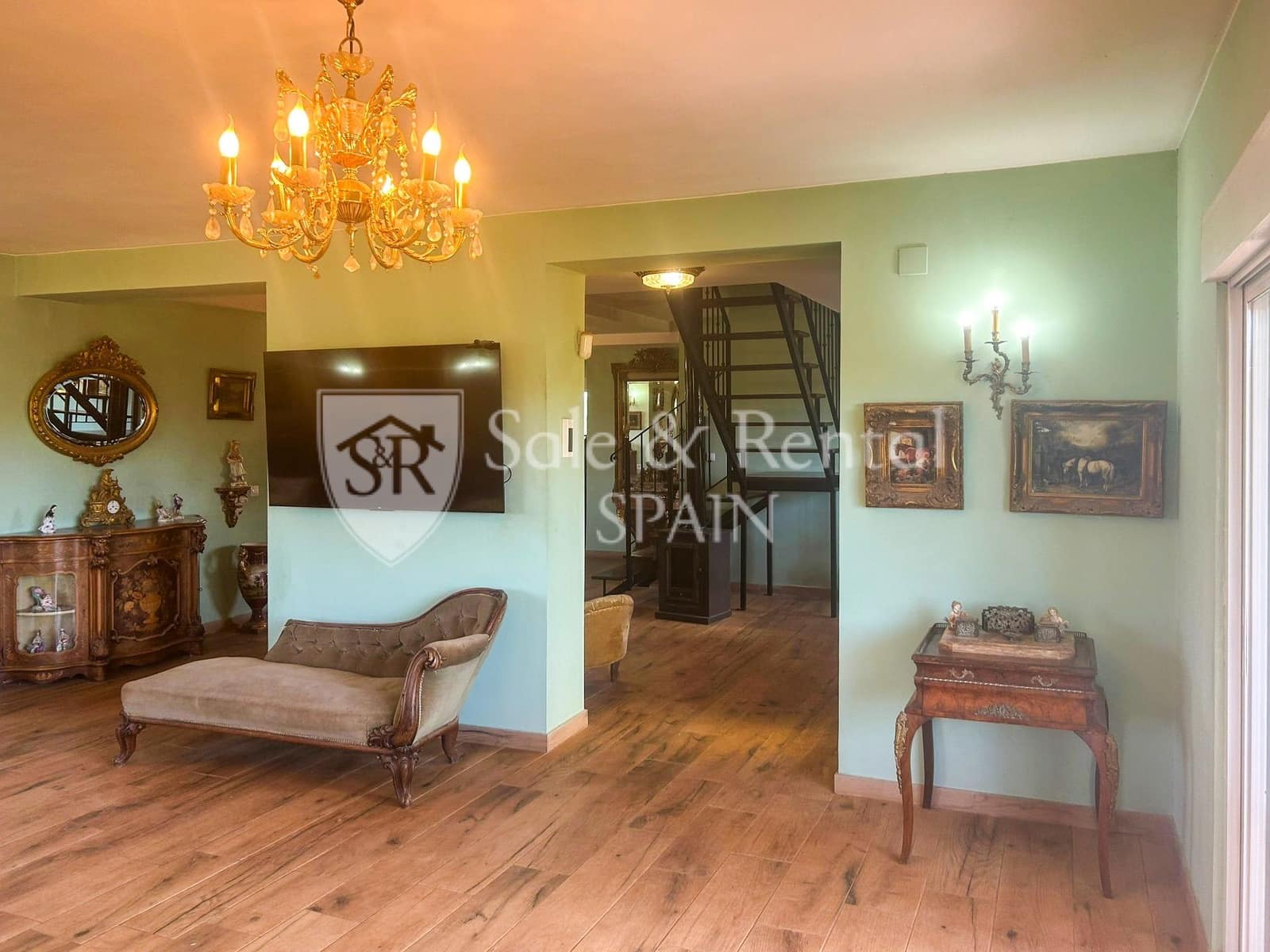 7 bedroom Villa for sale in Montserrat with pool garage - € 595,000 (Ref: 9840036)