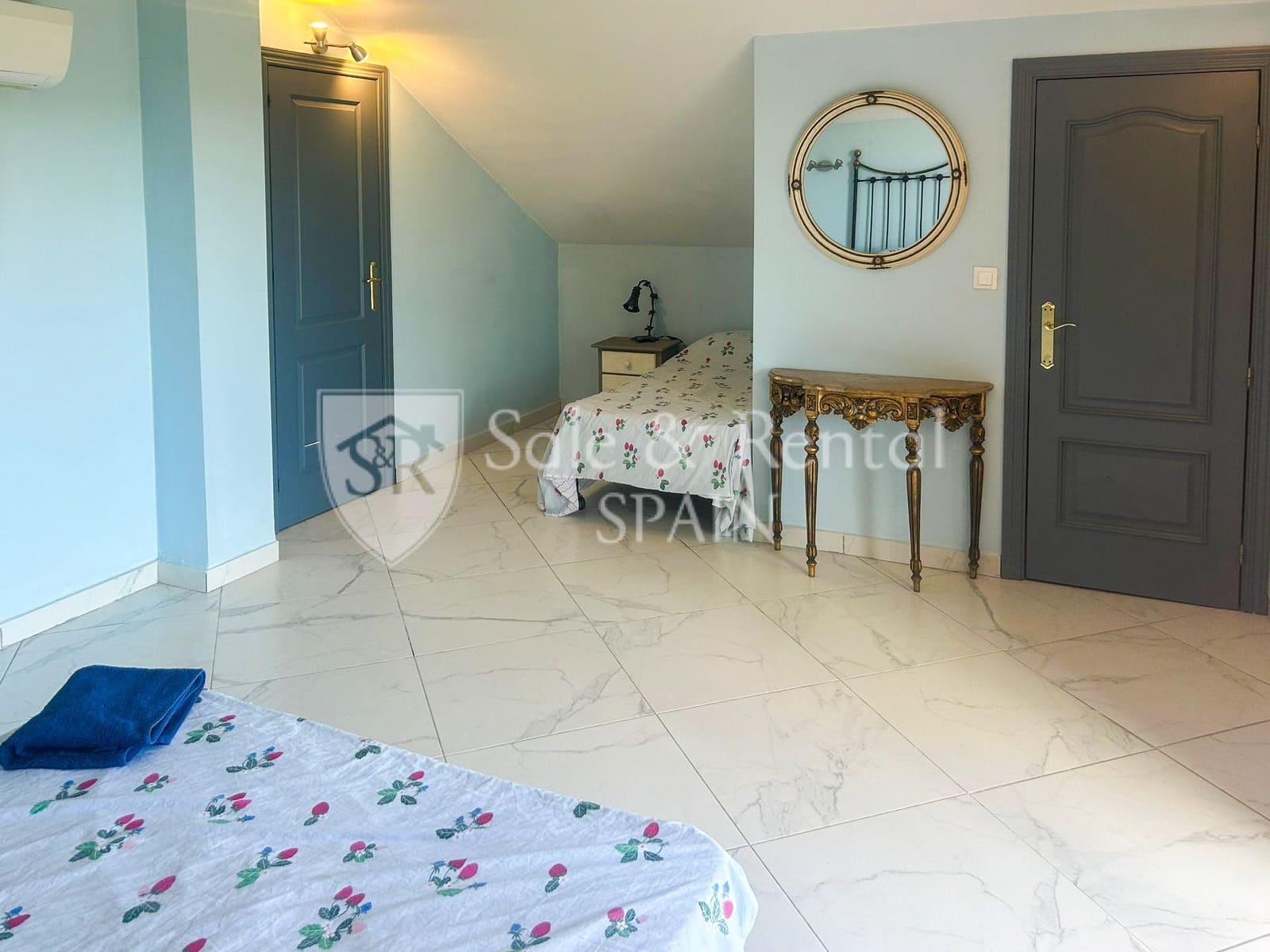 7 bedroom Villa for sale in Montserrat with pool garage - € 595,000 (Ref: 9840036)