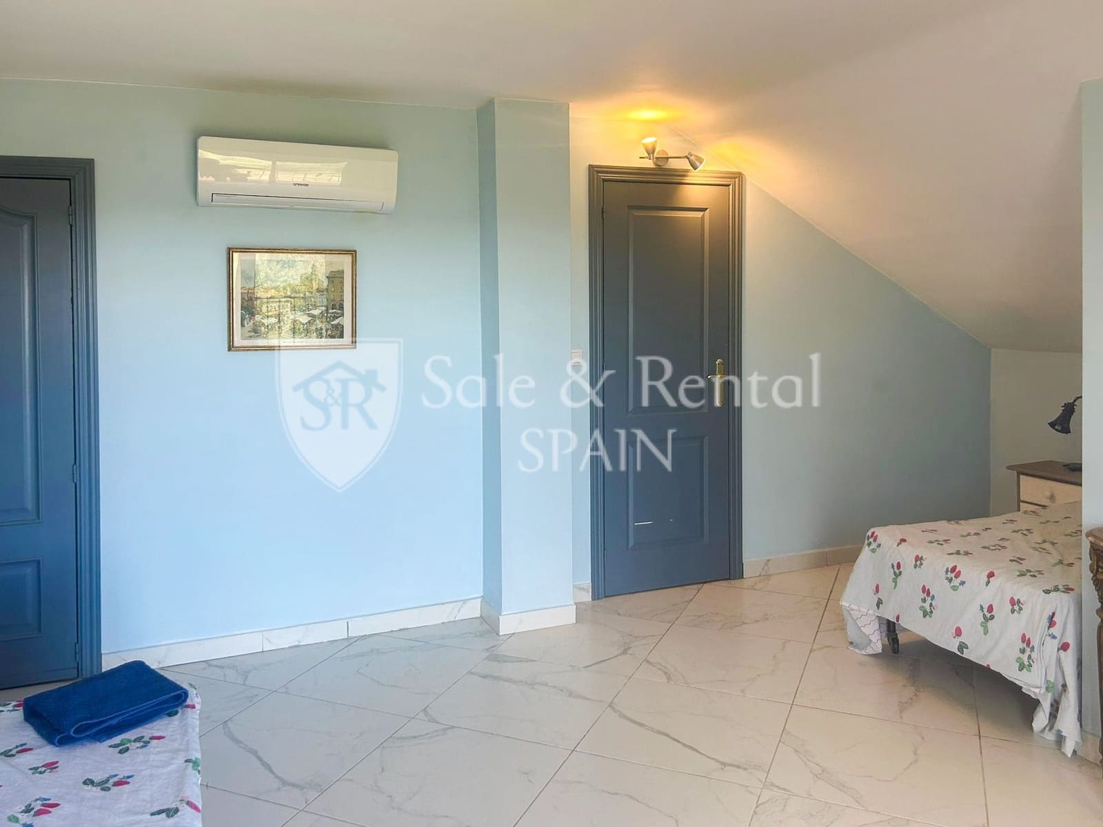 7 bedroom Villa for sale in Montserrat with pool garage - € 595,000 (Ref: 9840036)