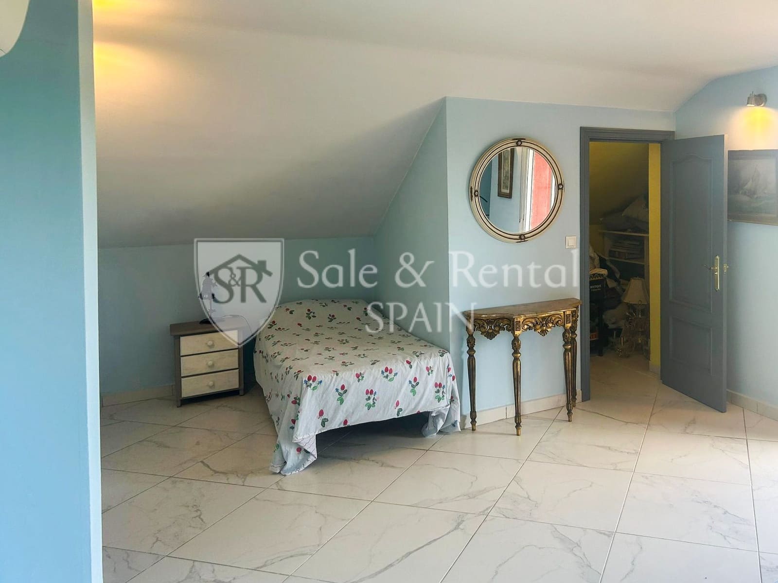 7 bedroom Villa for sale in Montserrat with pool garage - € 595,000 (Ref: 9840036)