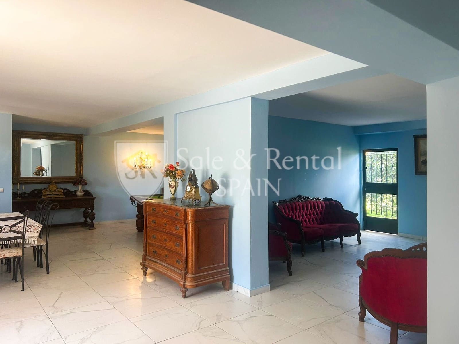 7 bedroom Villa for sale in Montserrat with pool garage - € 595,000 (Ref: 9840036)