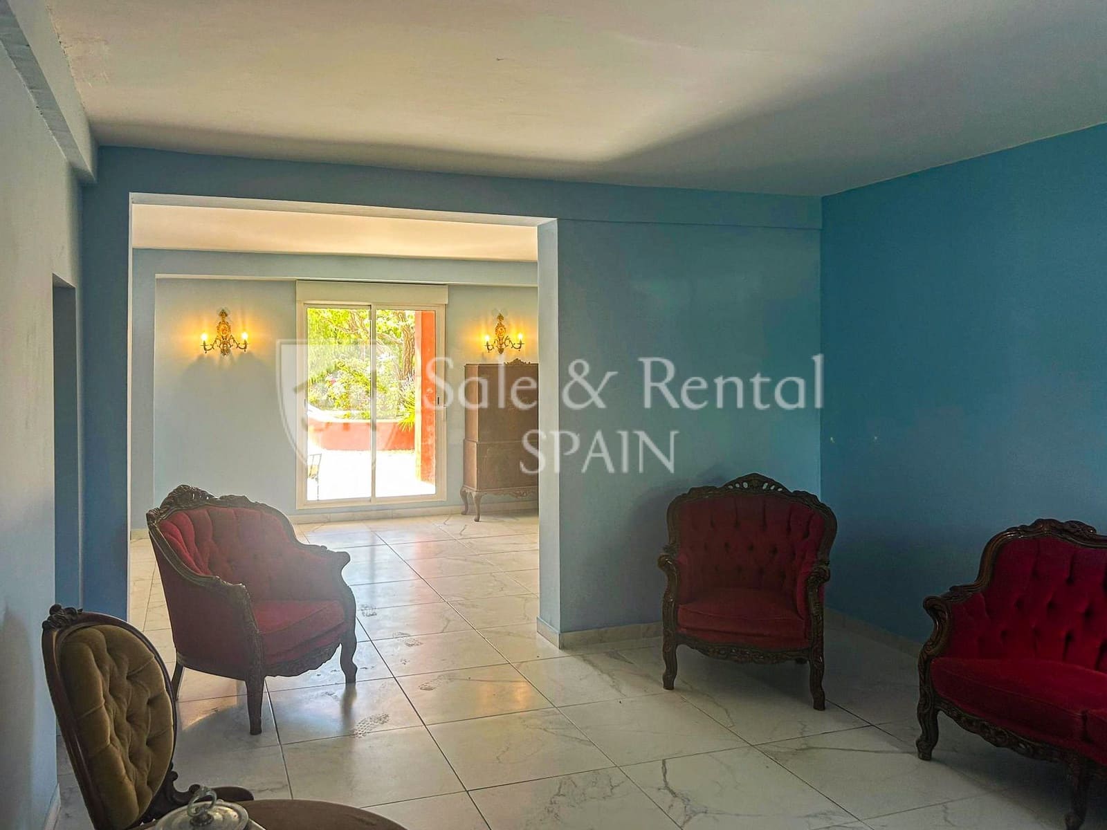 7 bedroom Villa for sale in Montserrat with pool garage - € 595,000 (Ref: 9840036)