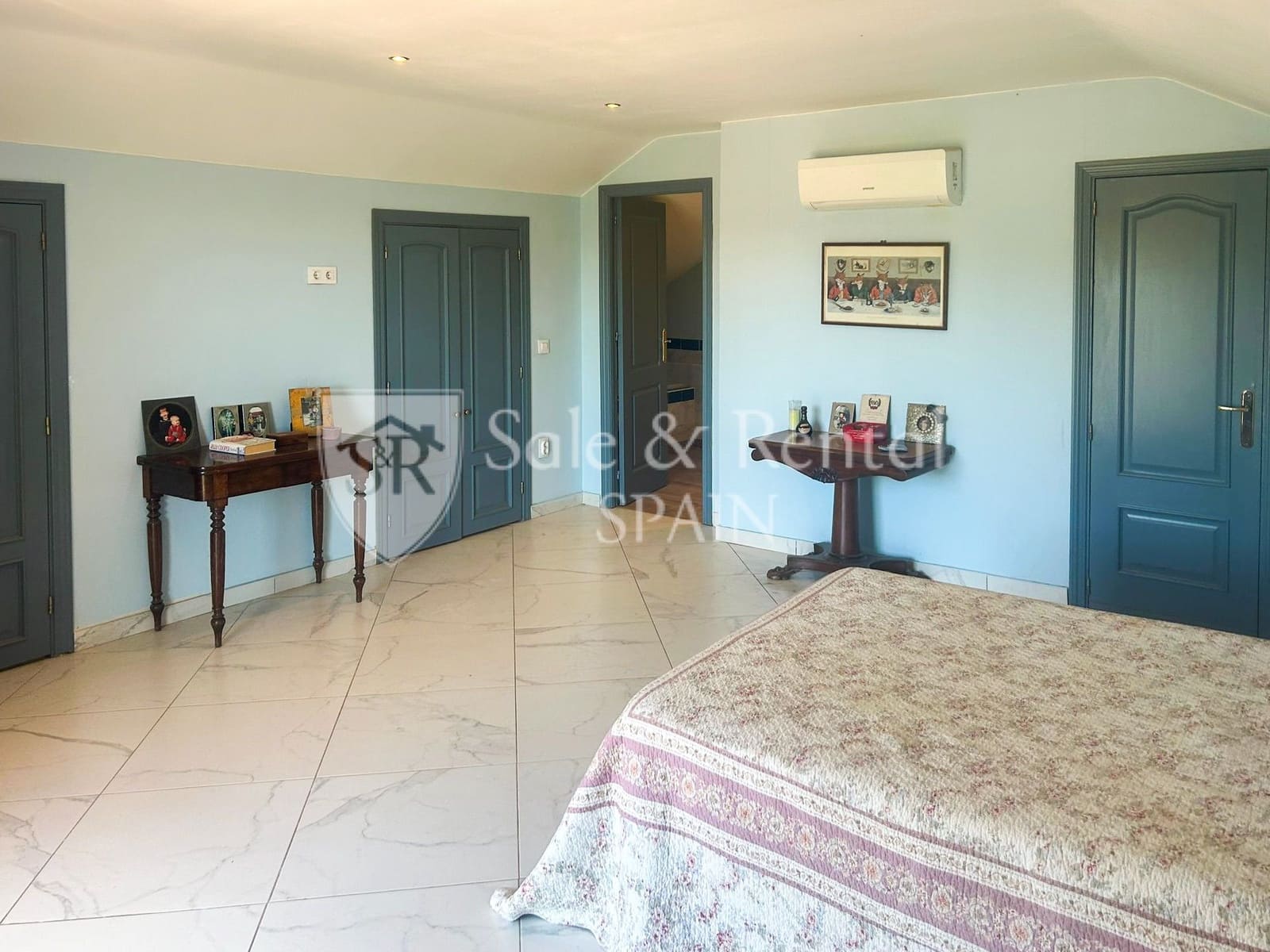 7 bedroom Villa for sale in Montserrat with pool garage - € 595,000 (Ref: 9840036)